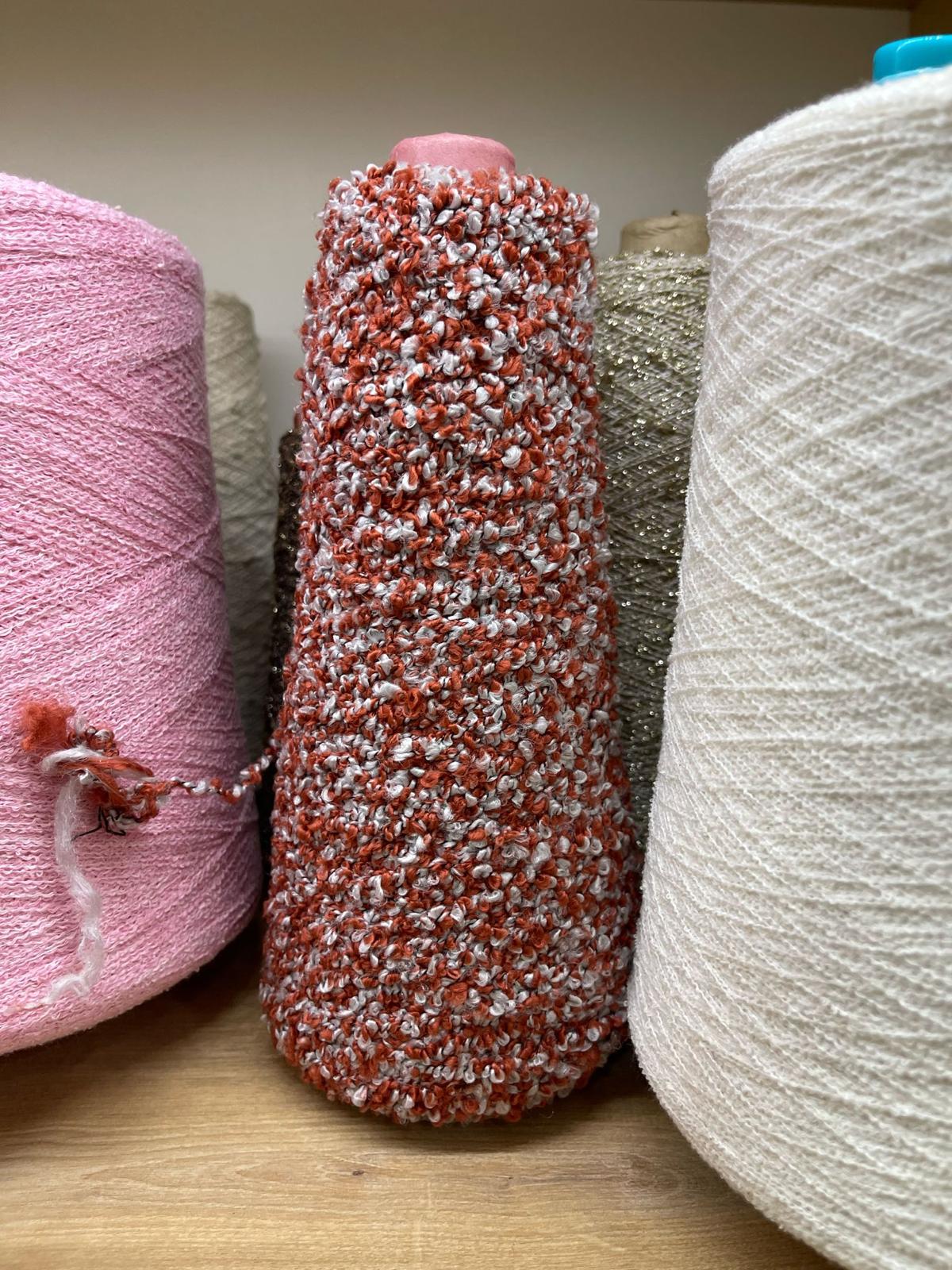 Beyaz Kırmızı Fantezi İplik